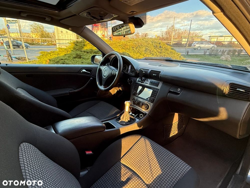 Mercedes-Benz Klasa C 180 Kompressor Sportcoupe - 13