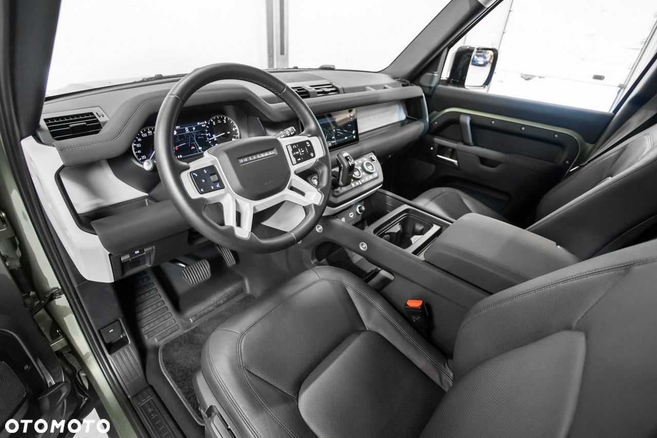 Land Rover Defender - 20
