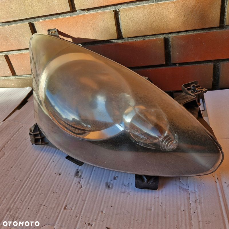 LAMPA REFLEKTOR PRAWY PRZÓD TOYOTA AYGO I (2005-2008) 81110-0H010 EUROPA - 2