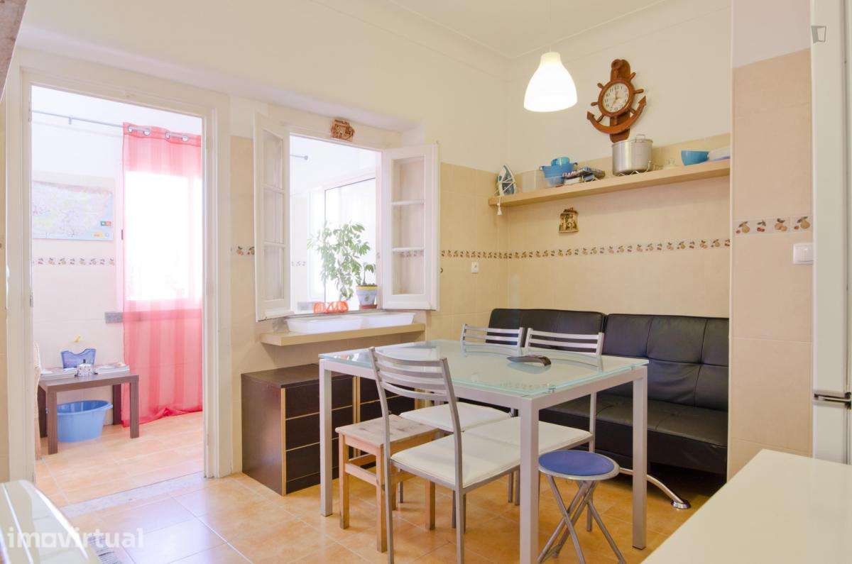 Quarto - localizado em Penha de França Lisbon - Grande imagem: 5/18