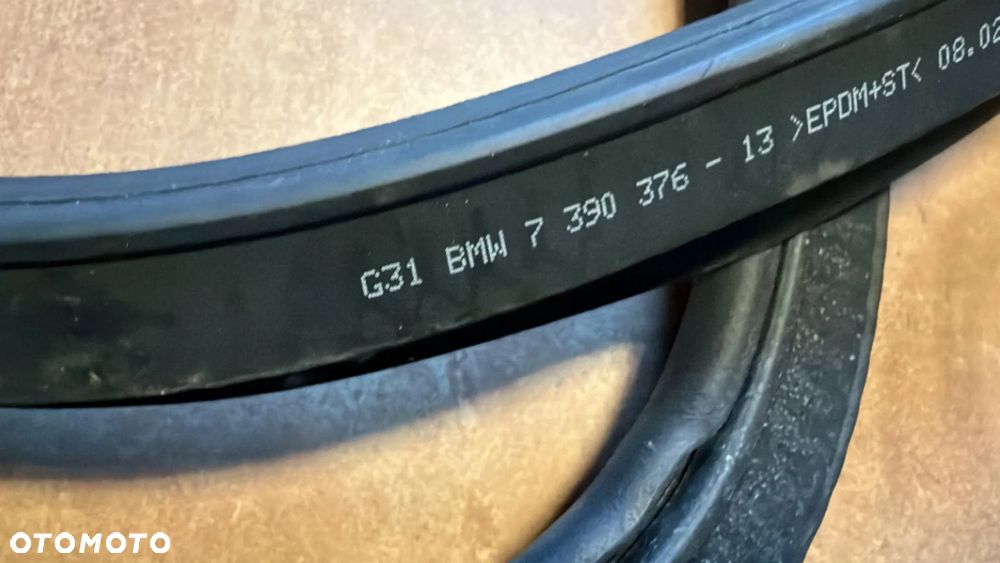 BMW G31 USZCZELKA KLAPY BAGAŻNIKA 7390376 - 2