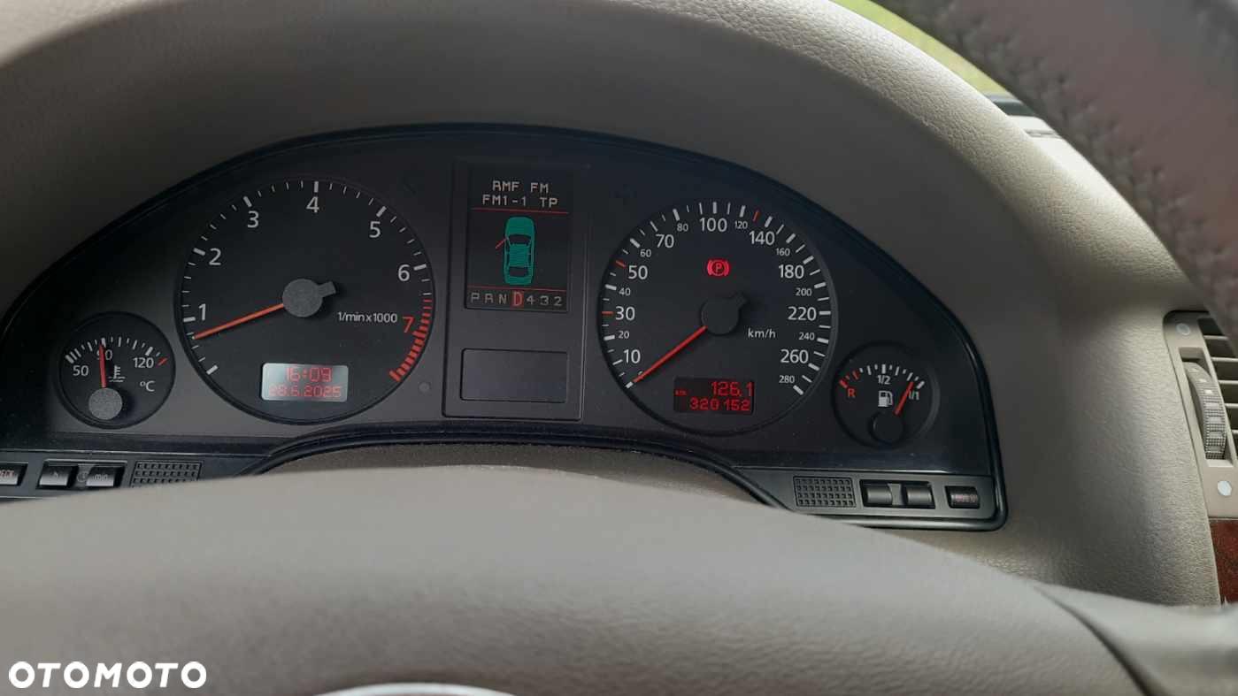 Audi A8 4.2 Quattro - 7