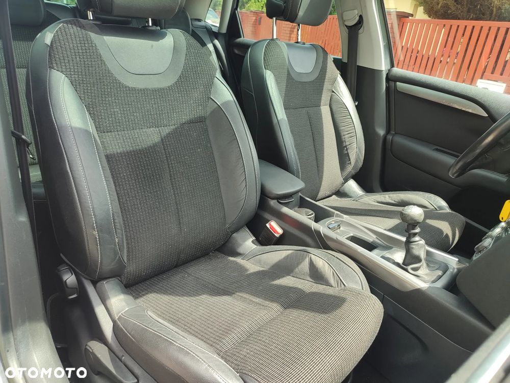 Citroën C4 2.0 HDi Exclusive - 19