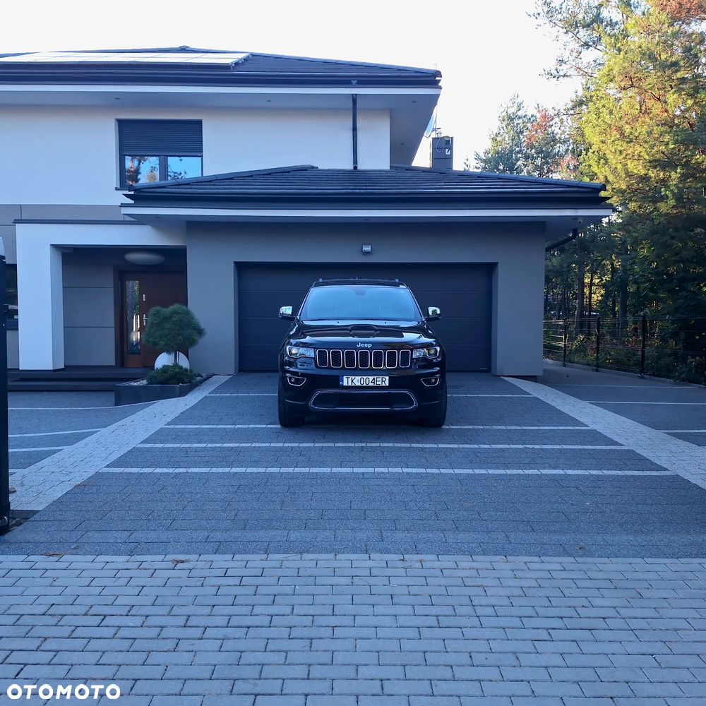 Jeep Grand Cherokee - 25