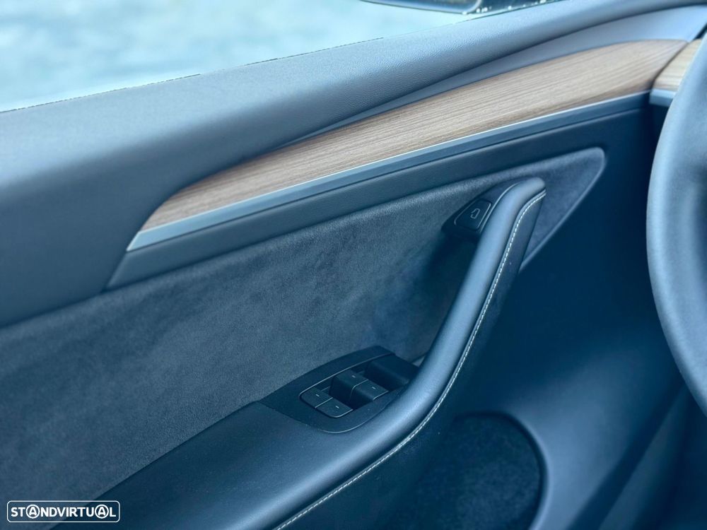 Tesla Model Y Long Range Tração Integral - 45