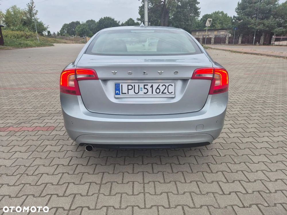 Volvo S60 D2 Momentum - 11