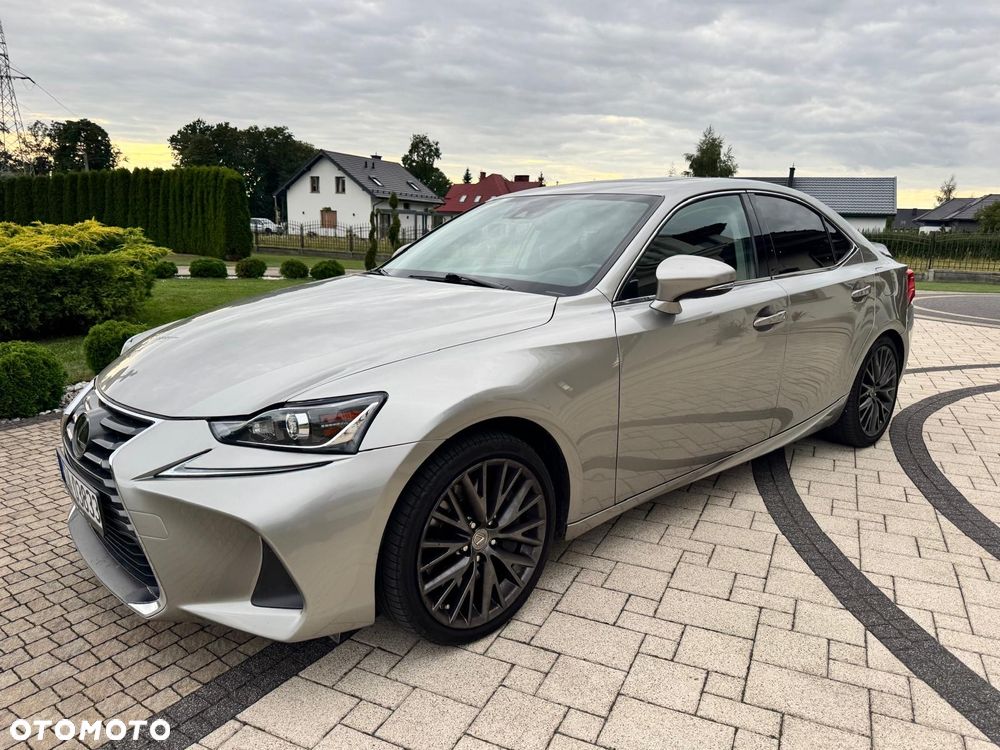 Lexus IS - 12