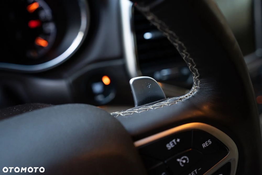 Jeep Grand Cherokee - 14