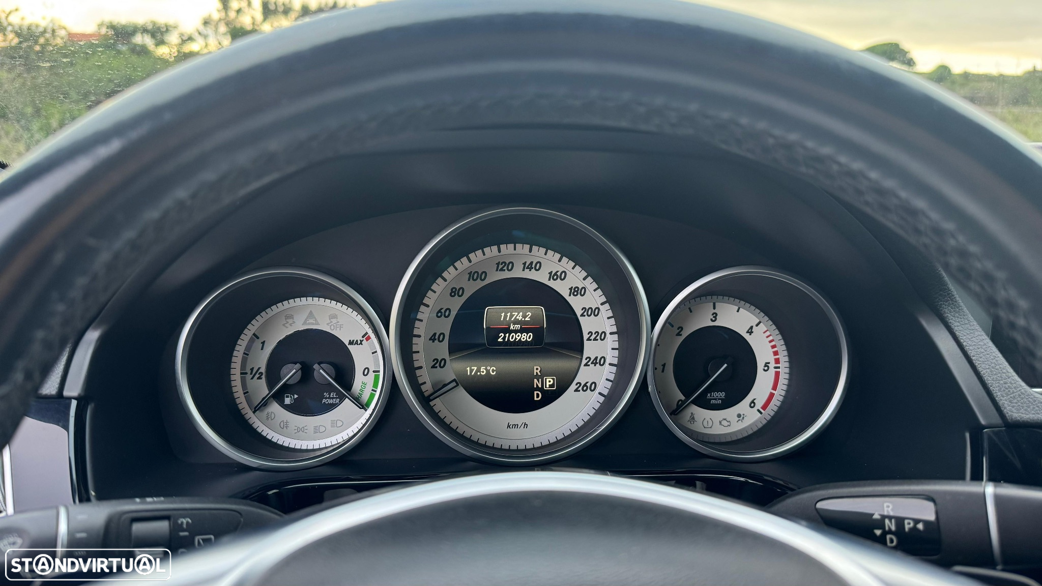 Mercedes-Benz E 300 Bluetec Hybrid Avantgarde - 23