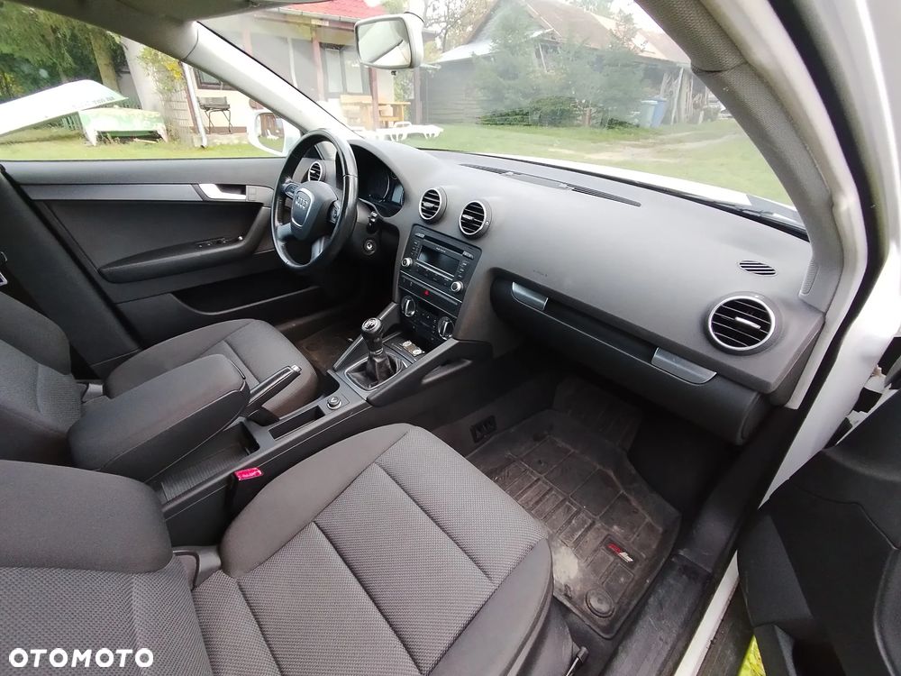 Audi A3 Sportback 1.6 TDI Ambiente - 10