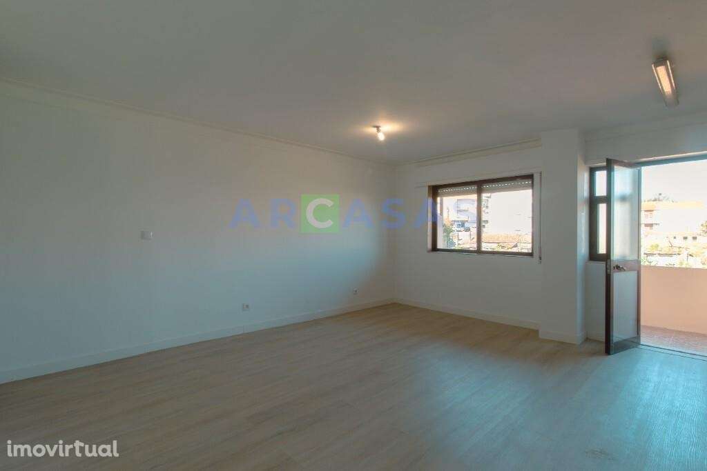 Apartamento T2 renovado e com varanda em Santegãos, Rio Tinto, Gondoma - Grande imagem: 5/17