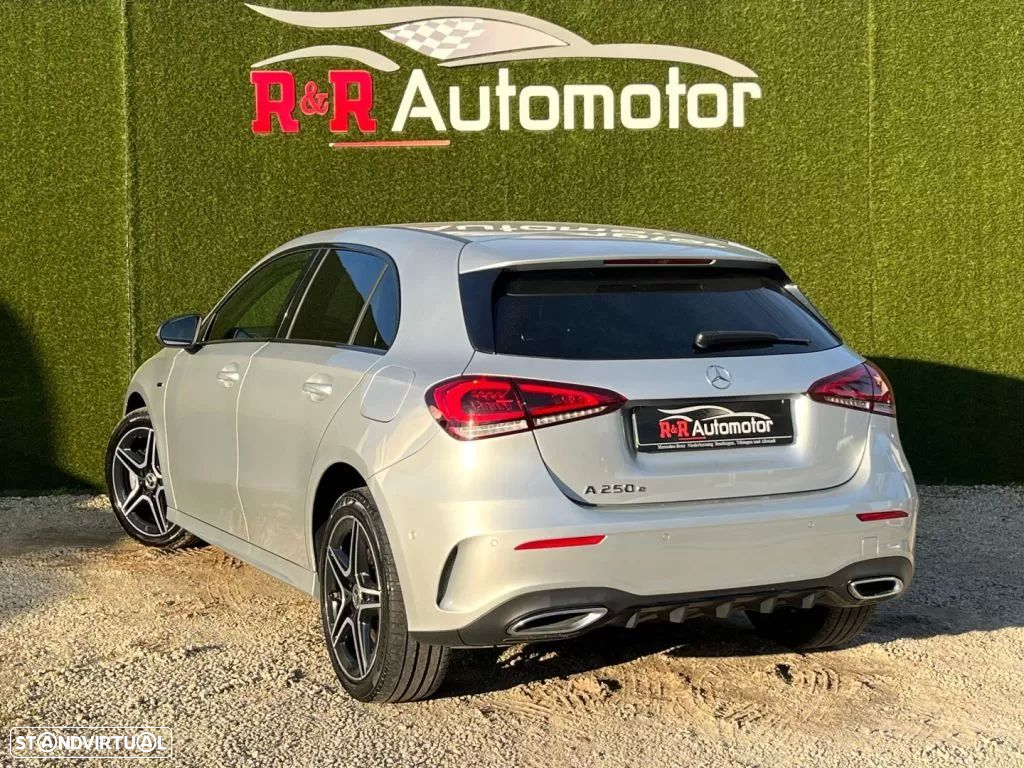 Mercedes-Benz A 250 e AMG Line - 2