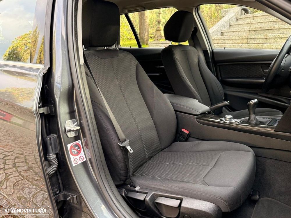 BMW 320 d Touring EfficientDynamics - 34