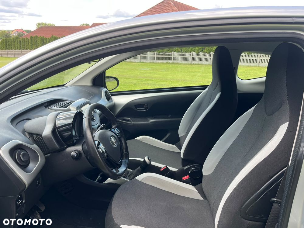 Toyota Aygo x-clusiv - 9