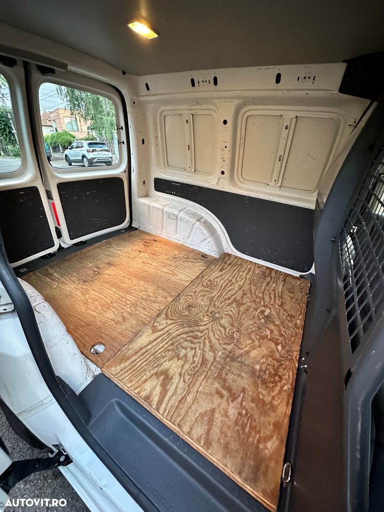 Volkswagen Caddy - 7
