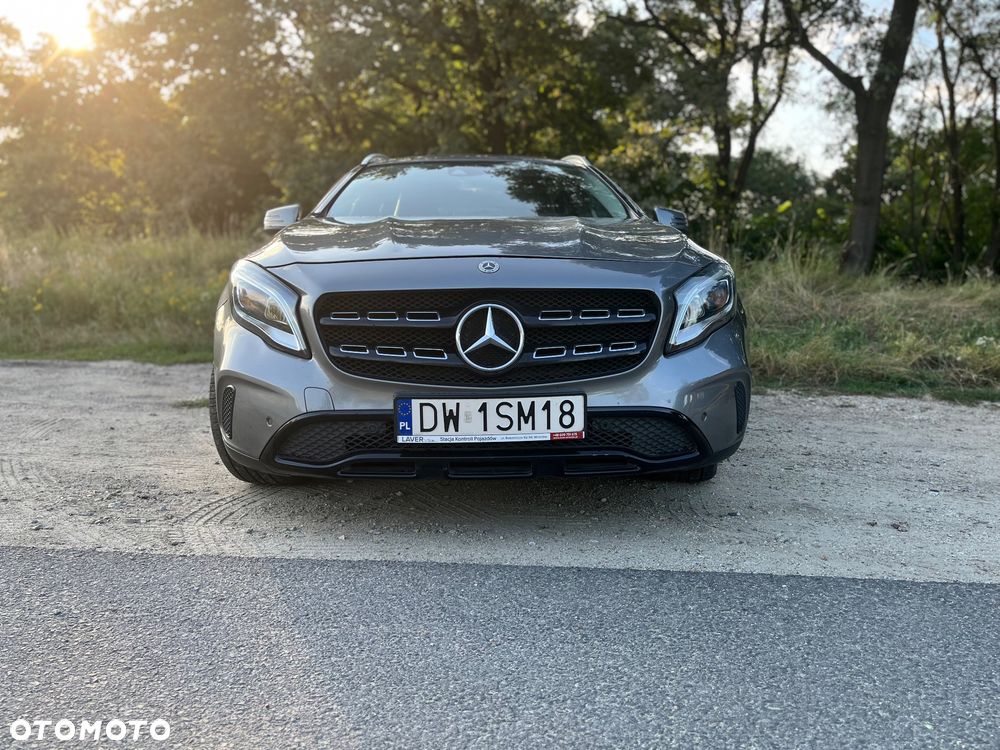 Mercedes-Benz GLA - 14