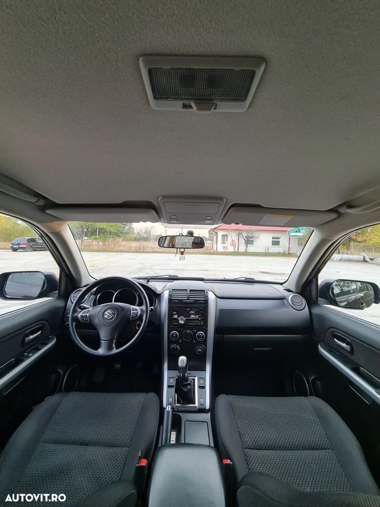 Suzuki Grand Vitara 2.4 Comfort+ - 28