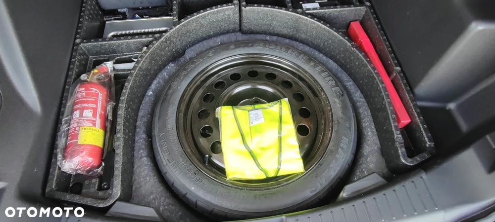 Ford Escape 2.0 EcoBoost AWD Titanium - 24