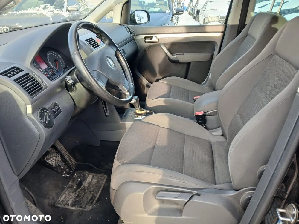 Volkswagen Touran - 11