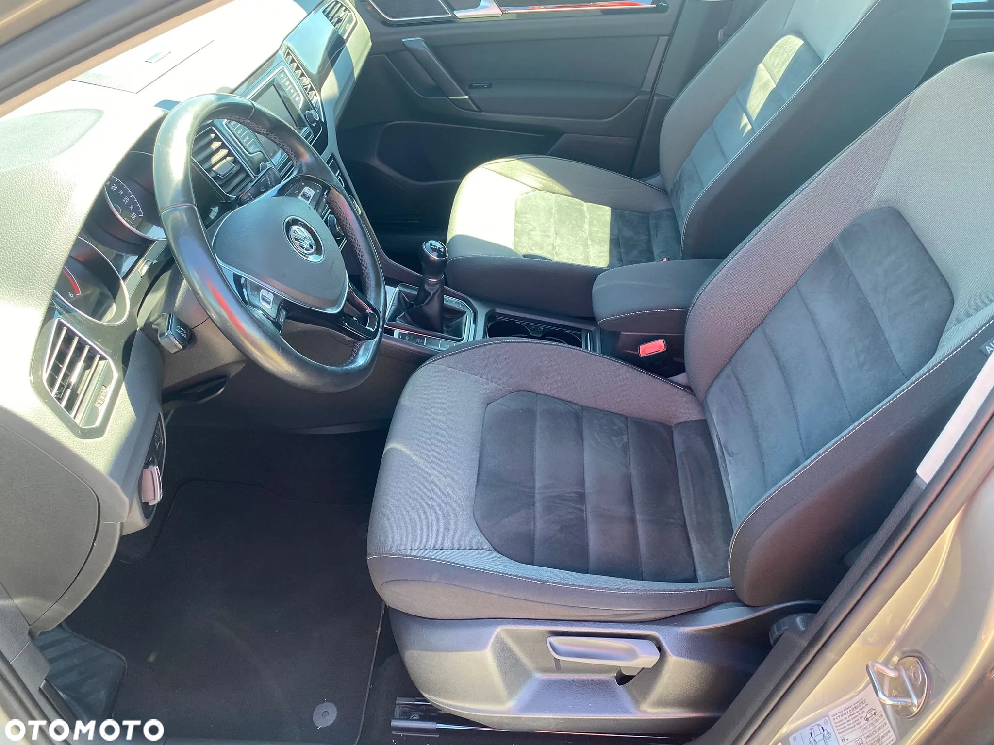 Volkswagen Golf - 8