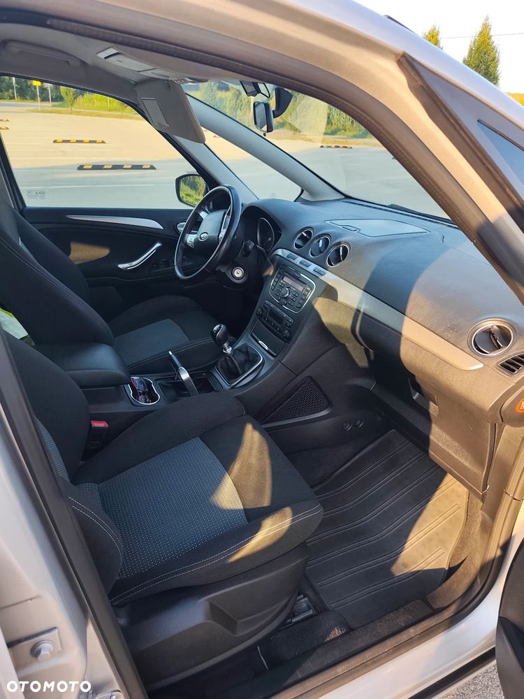 Ford S-Max - 11