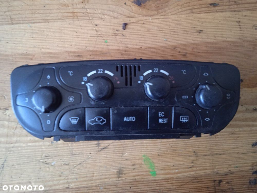 Panel Środkowy Nawiewu Klimatyzacji Mercedes W203 9140010322 - 1