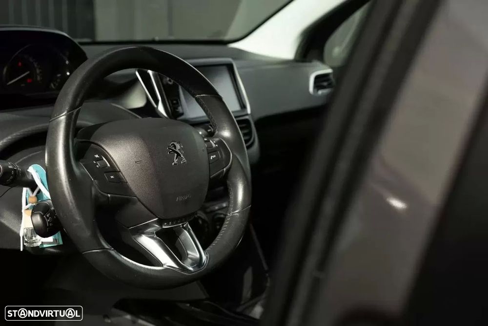 Peugeot 2008 1.2 PureTech Allure - 12