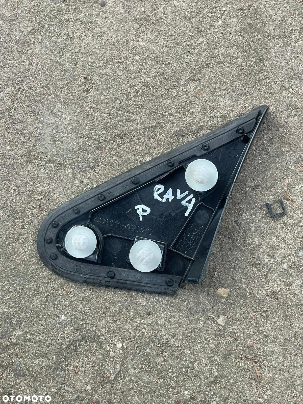 Trójkąt osłona błotnika prawa Toyota Rav4 IV 4 60117-42020 - 3