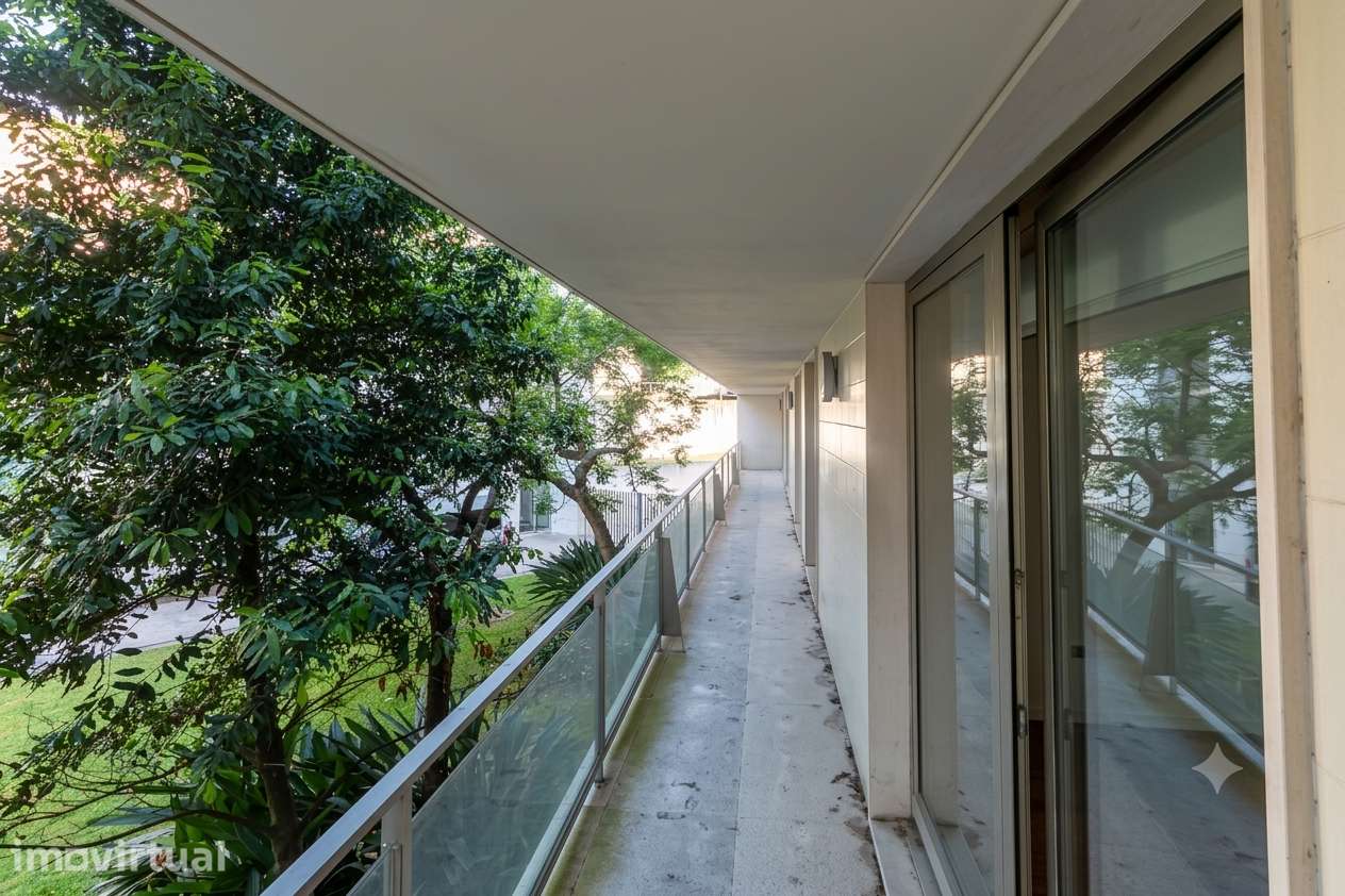Apartamento T5 com 4 casas de banho e garagem - Grande imagem: 4/54