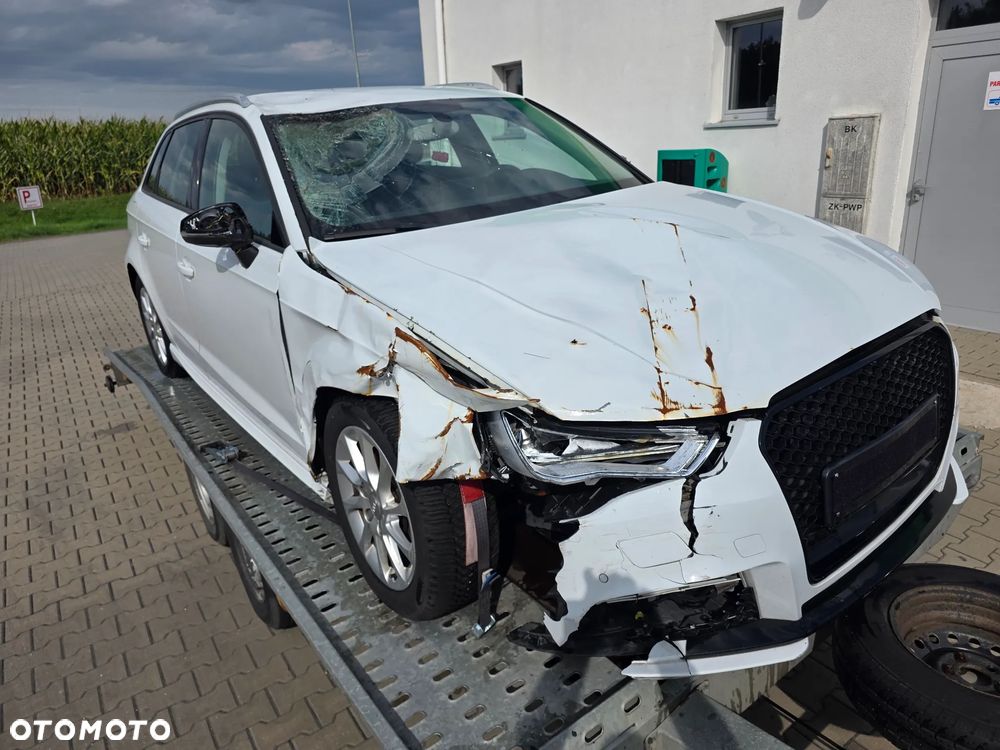 Audi A3 Sportback 1.6 TDI S line Sportpaket - 9