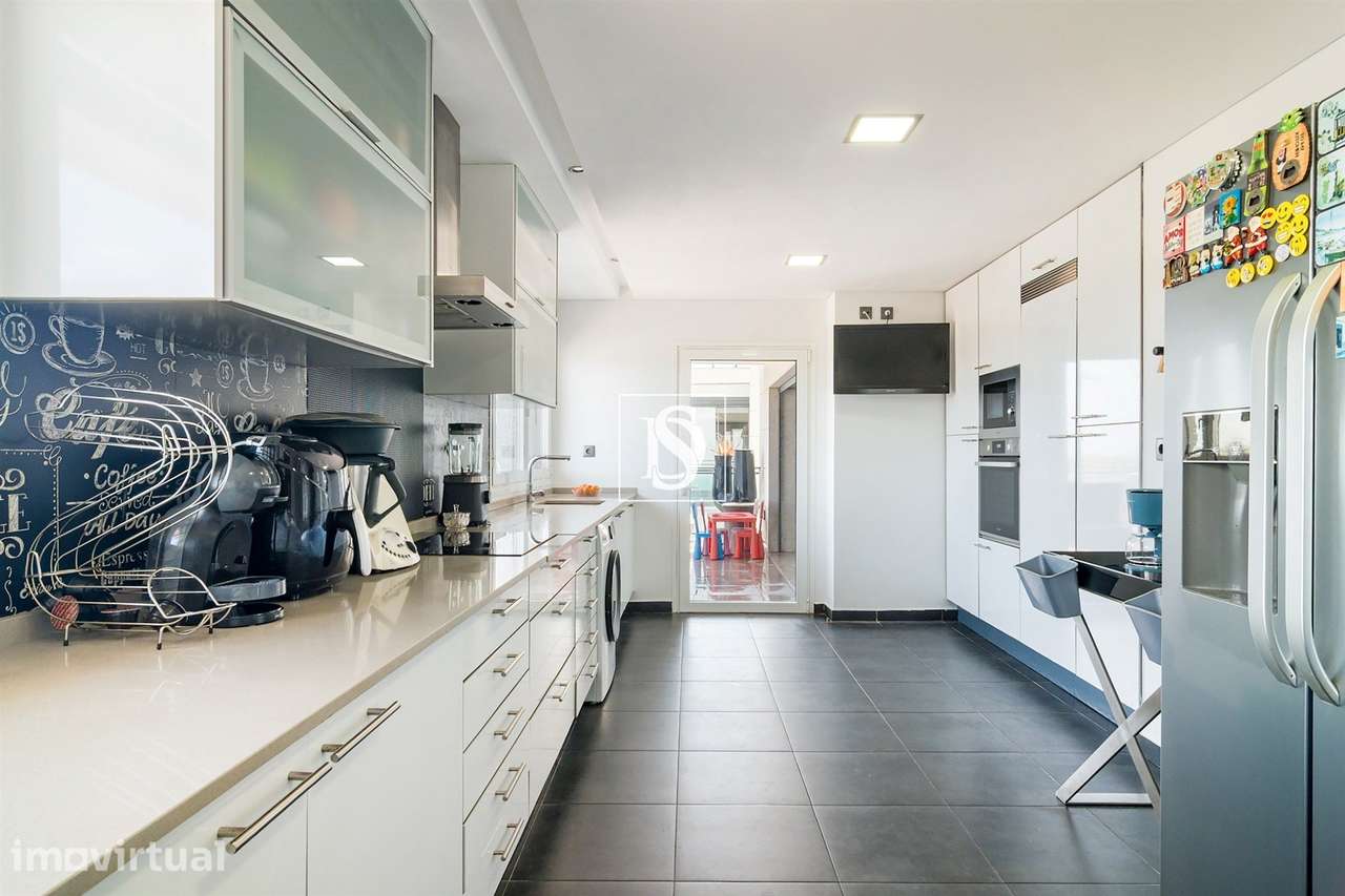 Penthouse T3 Exclusiva com Terraço Panorâmico e Garagem para 6 Viatura - Grande imagem: 4/26