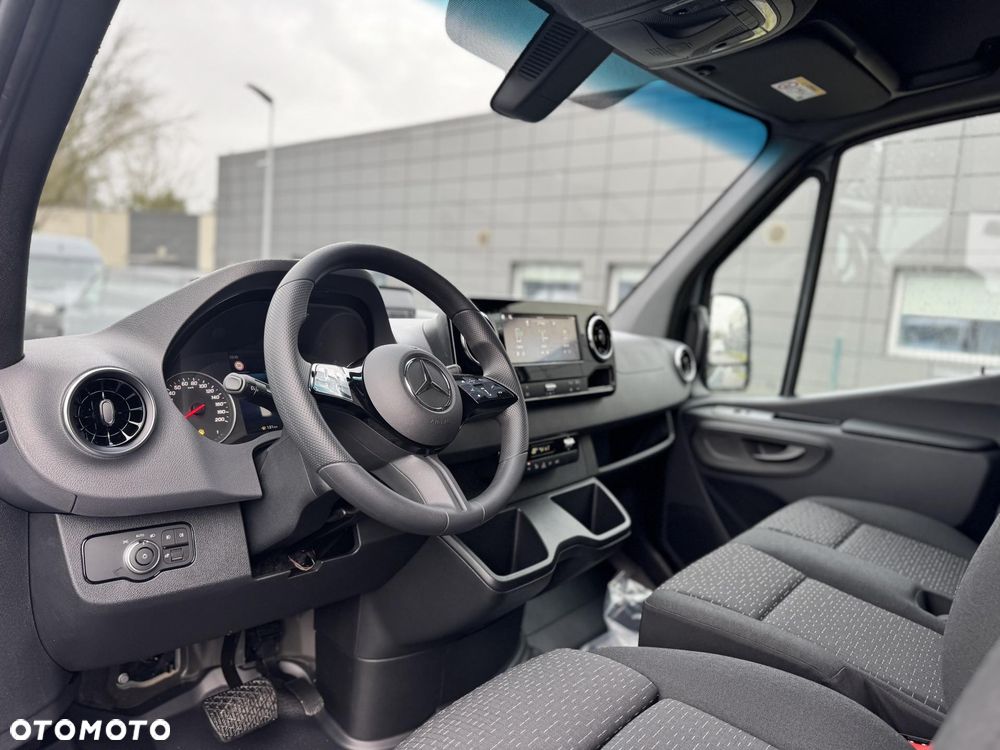 Mercedes-Benz Sprinter - 10