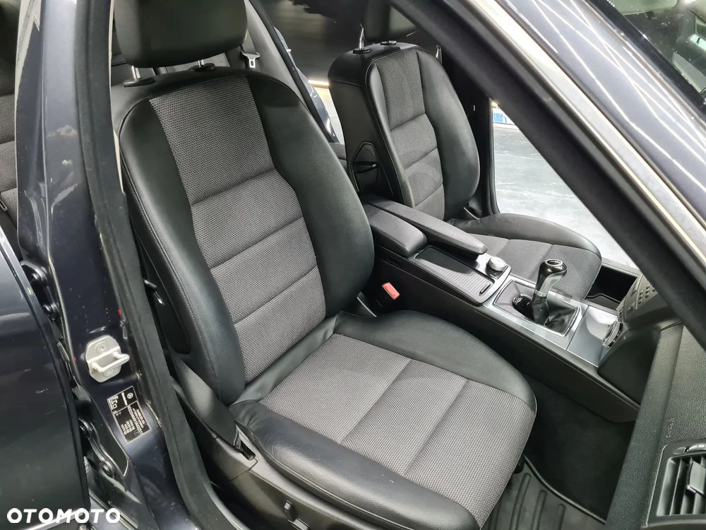Mercedes-Benz Klasa C 180 BlueEFFICIENCY Avantgarde - 16