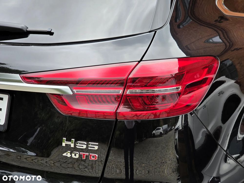 Hongqi HS5 - 12