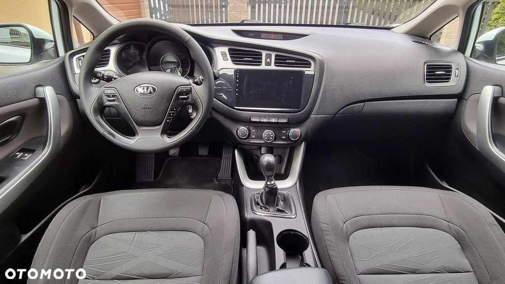 Kia Ceed - 13