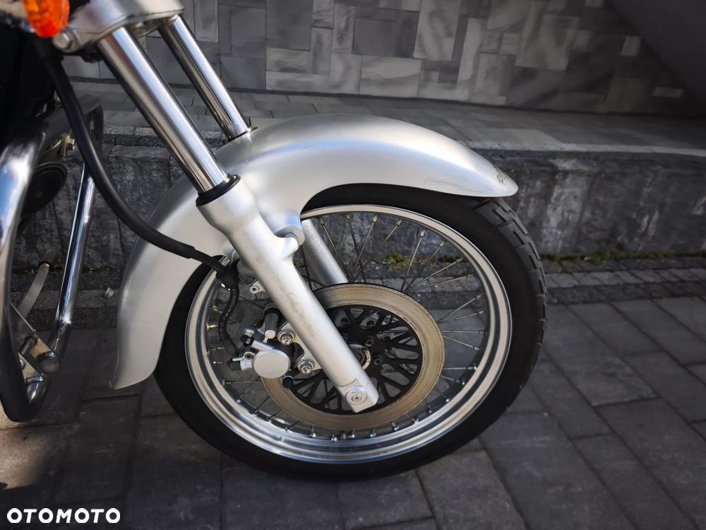 Suzuki Intruder - 5