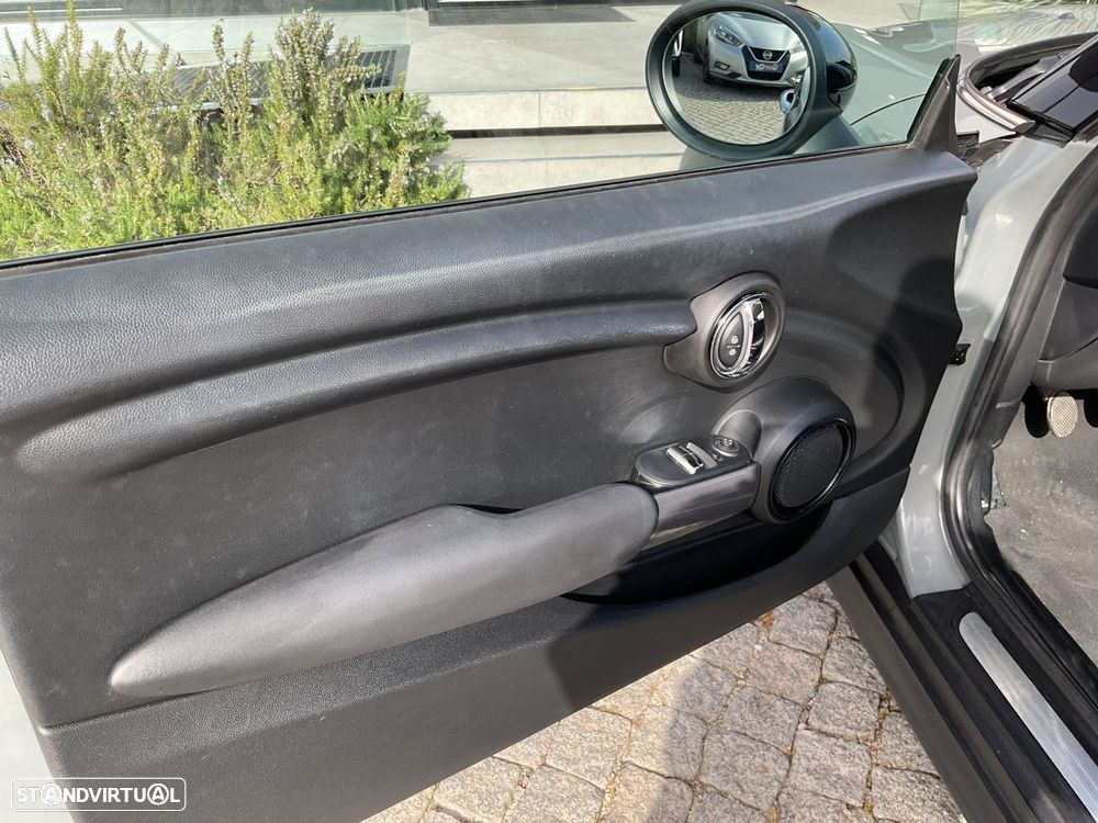 MINI 3 Portas One D - 17