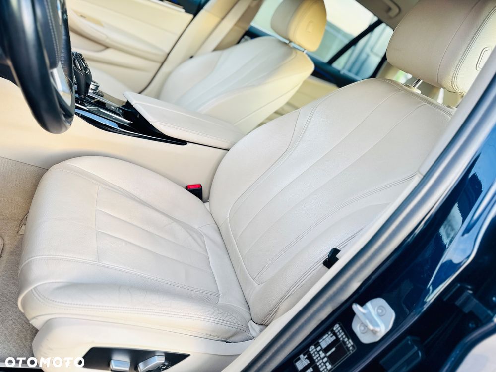 BMW Seria 5 520d Luxury Line sport - 11