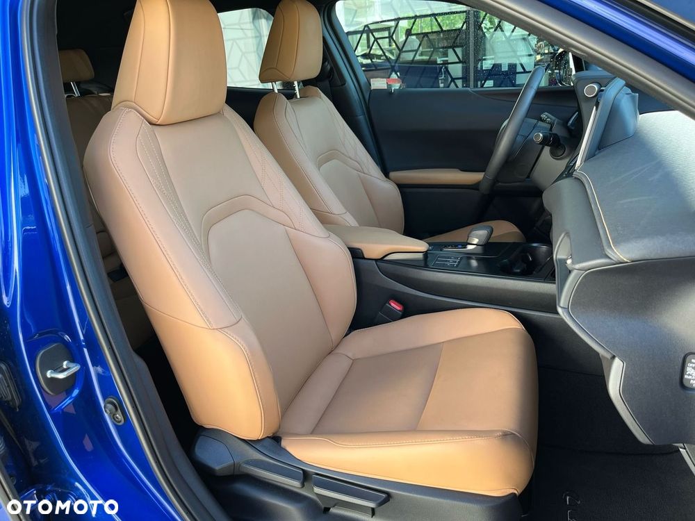 Lexus UX 300h F Sport Design - 30
