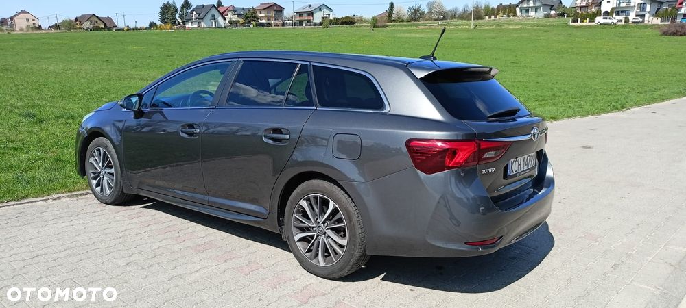 Toyota Avensis 2.0 D-4D Premium - 8