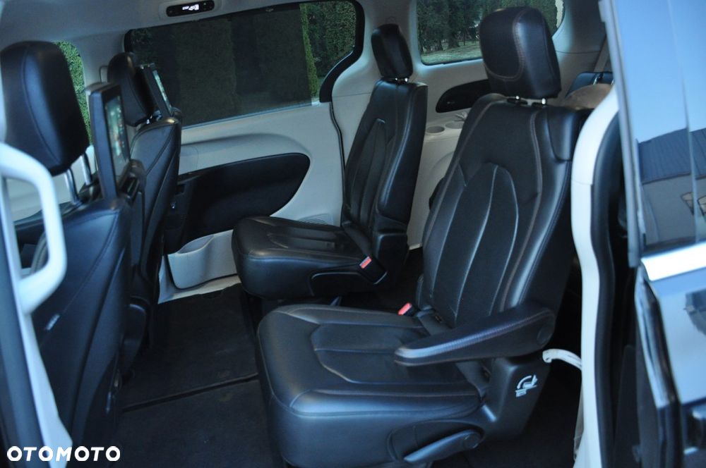 Chrysler Pacifica - 18