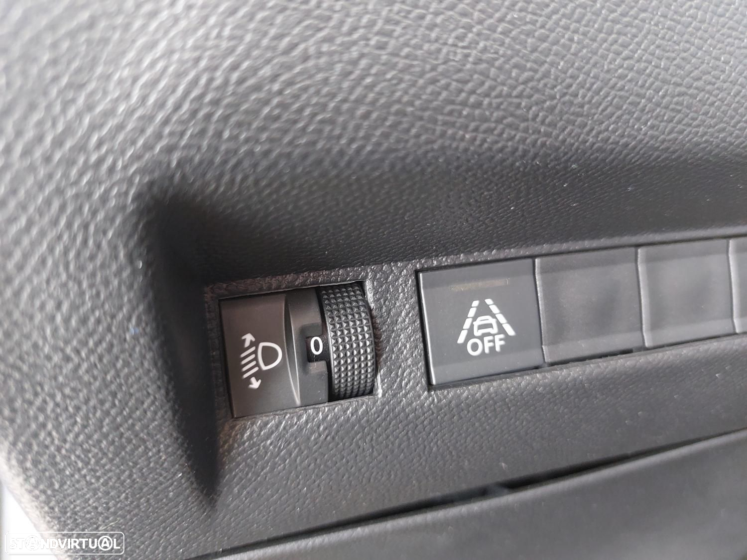 Peugeot e-2008 50 kWh Active Pack - 22