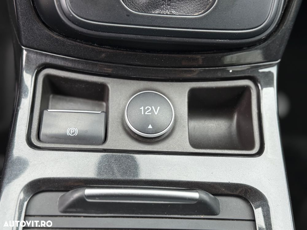 Ford Kuga 2.0 TDCi Powershift 4WD Titanium - 12