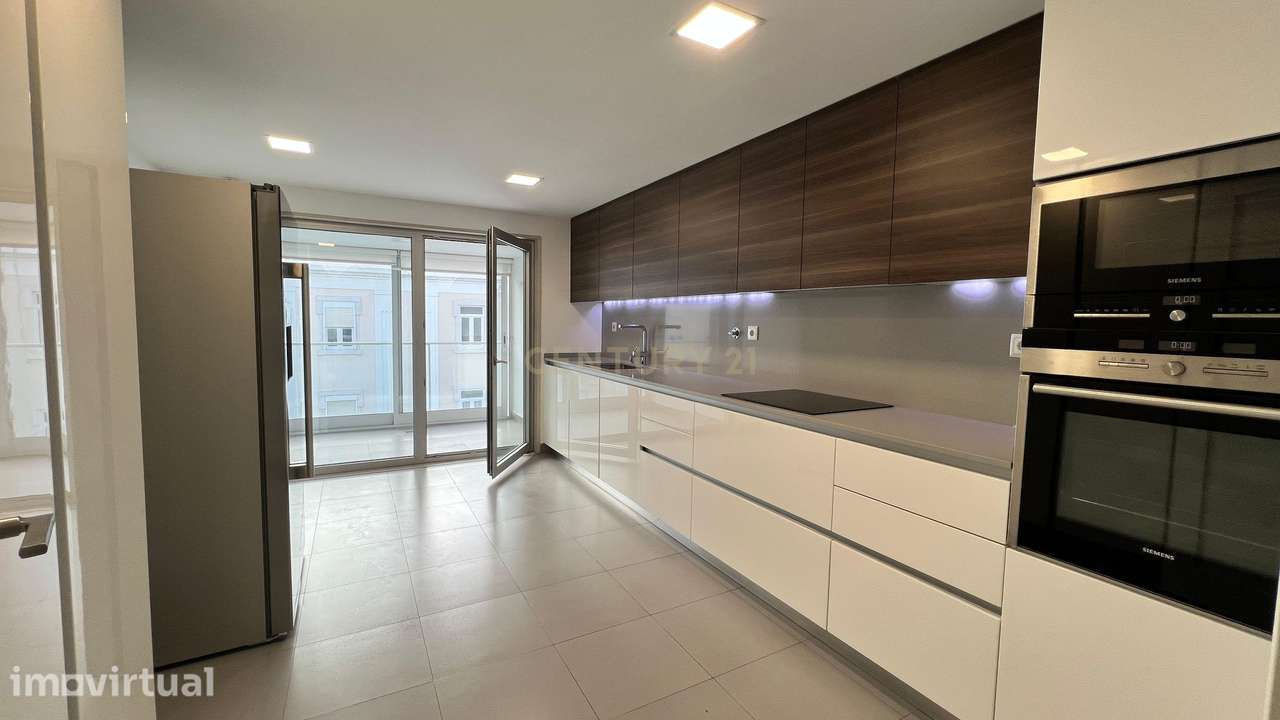 Apartamento T4 com 3 lugares de garagem | Campo Pequeno - Grande imagem: 4/24