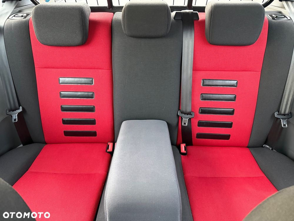 Ford Focus 1.6 16V Ghia - 21