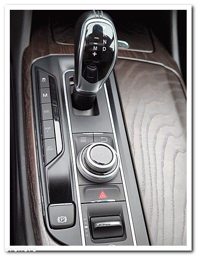 Maserati Levante Q4 Executive - 32