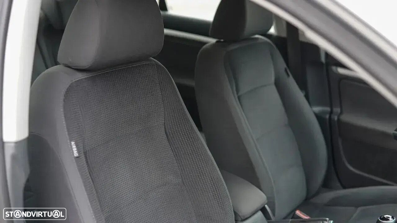 VW Jetta - 32