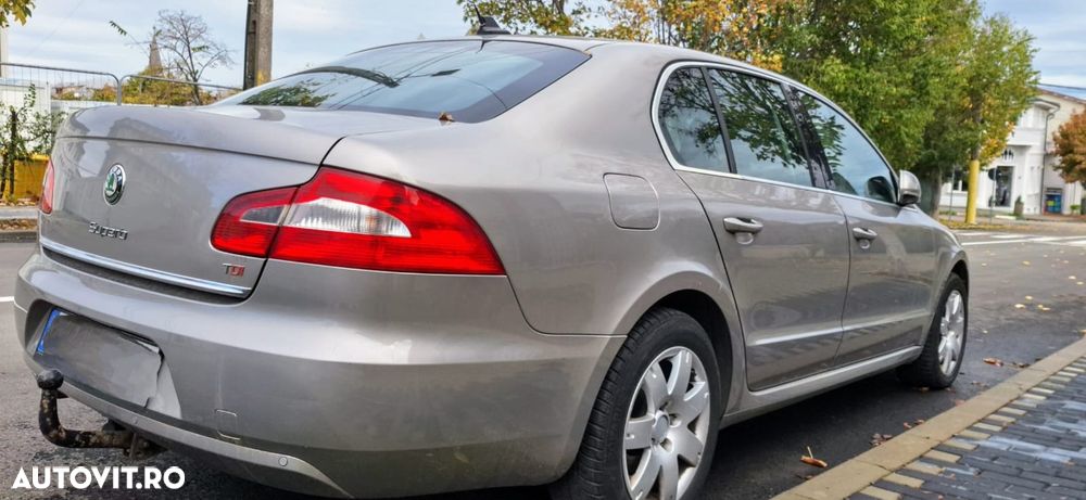 Skoda Superb 2.0 TDI Elegance DSG - 2