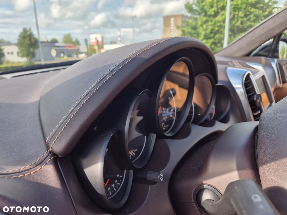 Porsche Cayenne Platinum Edition - 15
