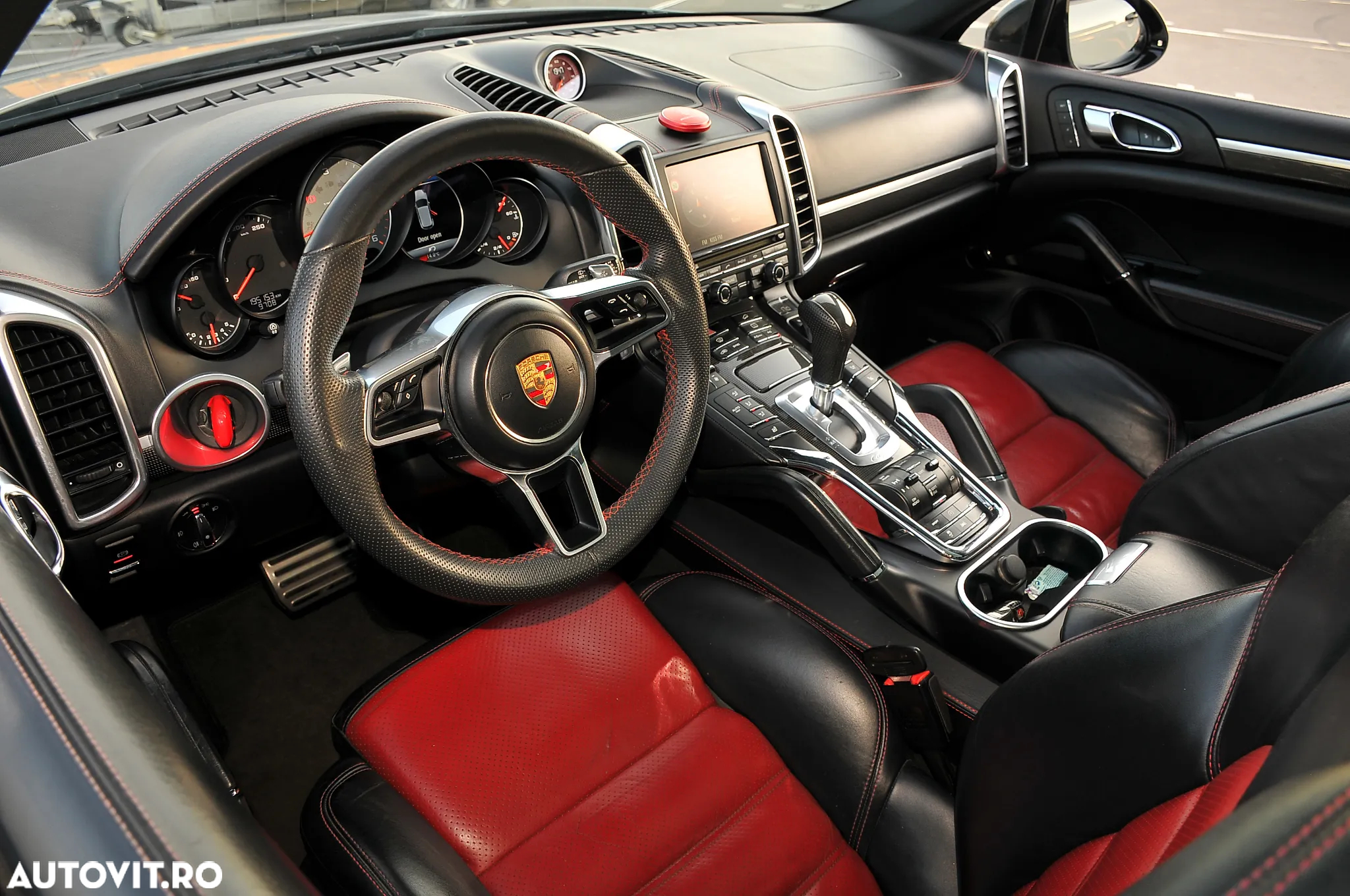Porsche Cayenne S Diesel Platinum Edition - 12